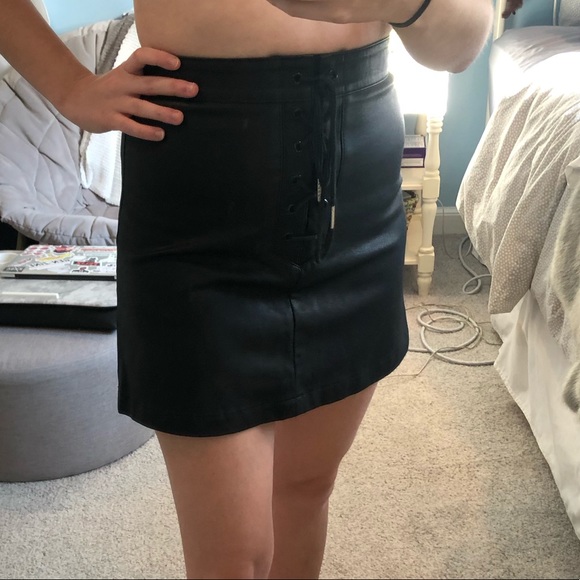 BLACK LEATHER LACE UP SKIRT - Picture 5 of 6